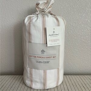 NWT 4pc Queen Cotton Percale Tick Stripe Sheet Set
Pebble - Hearth & Hand